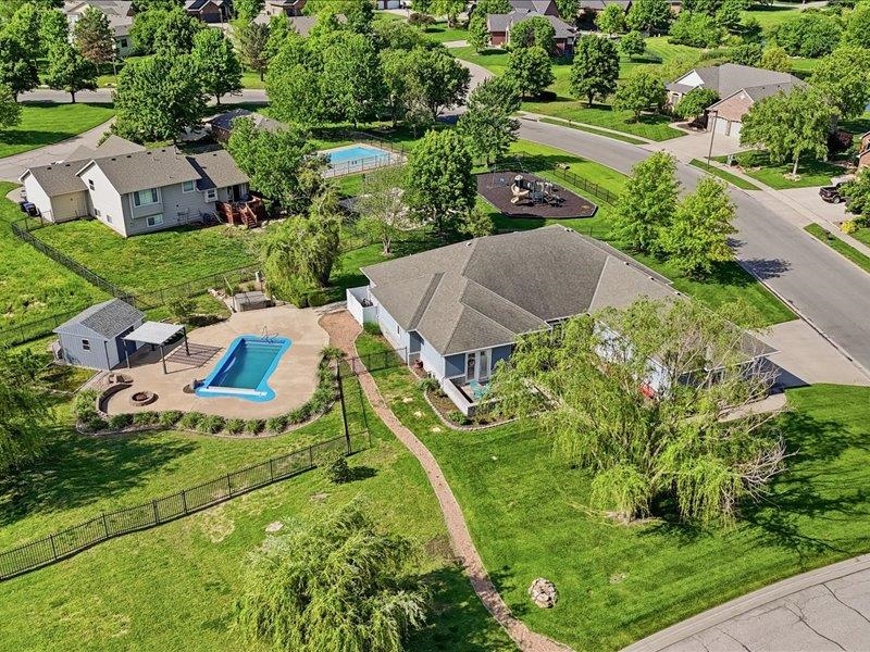 601 Stone Lake Cir, Augusta, KS 67010
