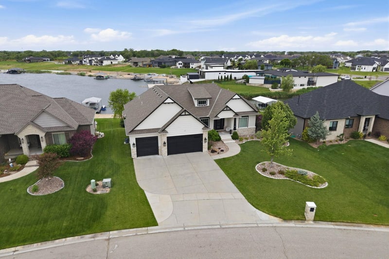 2509 Paradise Cir, Wichita, KS 67205