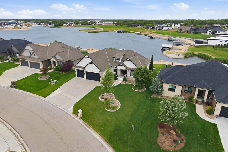 2509 Paradise Cir, Wichita, KS 67205