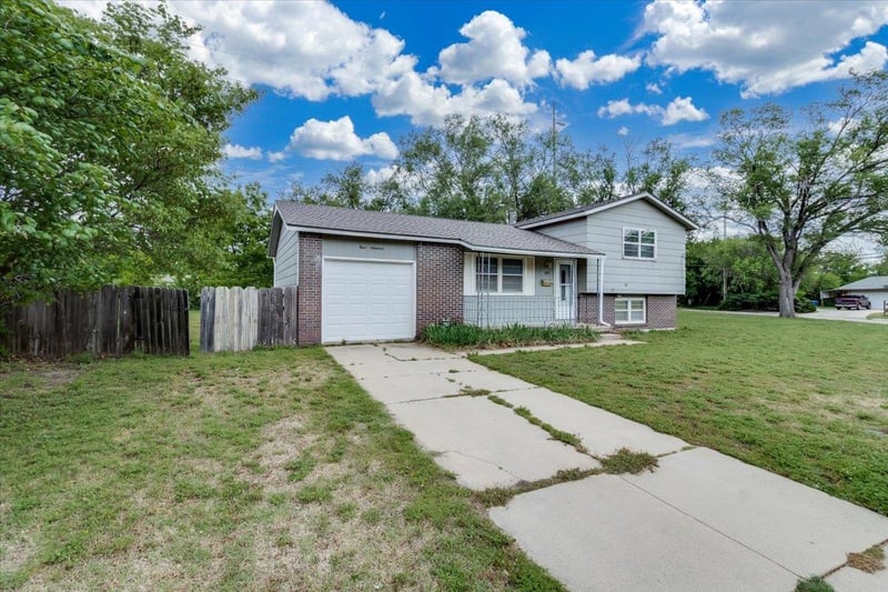 400 N Hickory, Valley Center, KS 67147