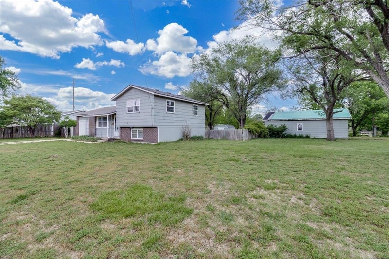400 N Hickory, Valley Center, KS 67147