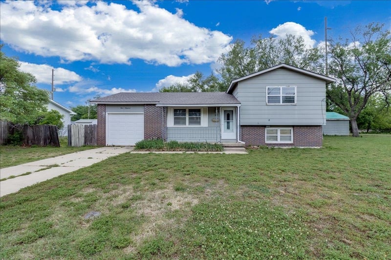400 N Hickory, Valley Center, KS 67147