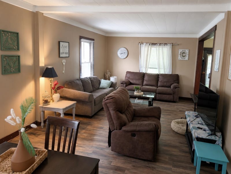 614 Gypsum Ave, Salina, KS 67401