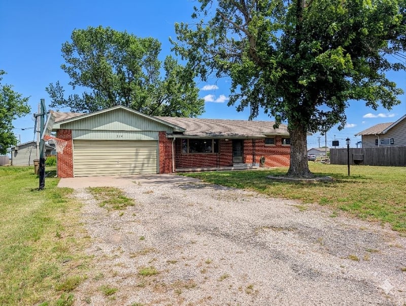 214 Sedgwick , Burrton, KS 67020