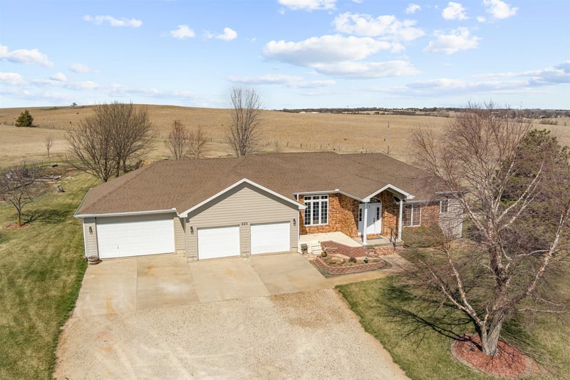 220 Prairie Ridge Rd, Salina, KS 67401