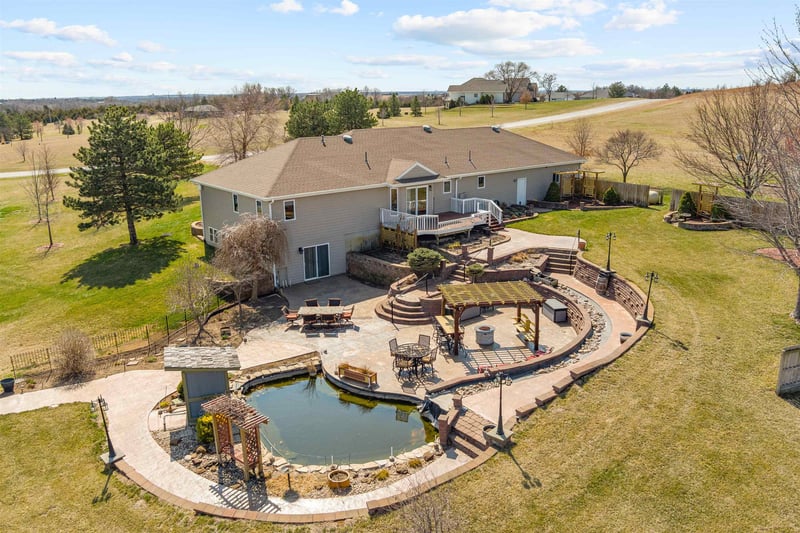 220 Prairie Ridge Rd, Salina, KS 67401