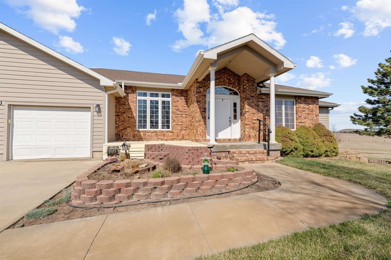 220 Prairie Ridge Rd, Salina, KS 67401