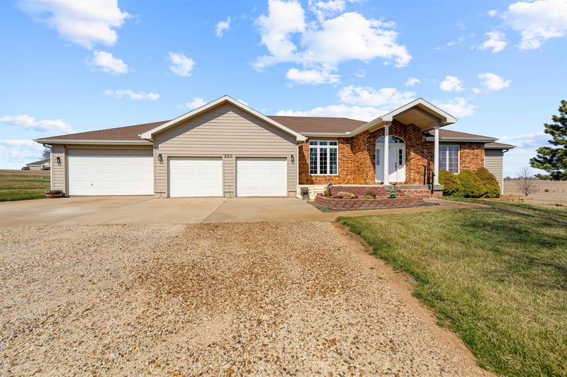220 Prairie Ridge Rd, Salina, KS 67401