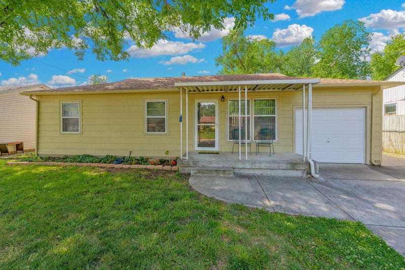 425 4th , Haysville, KS 67060