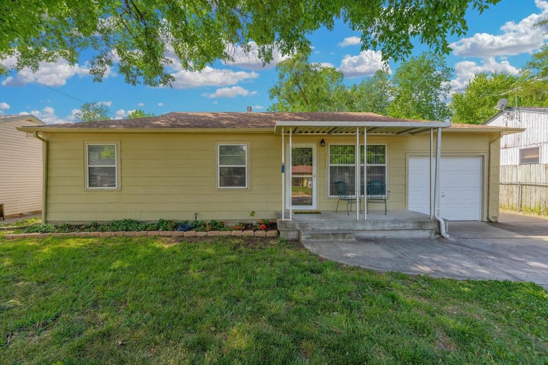 425 4th , Haysville, KS 67060