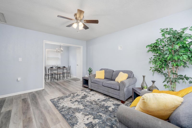 425 4th , Haysville, KS 67060