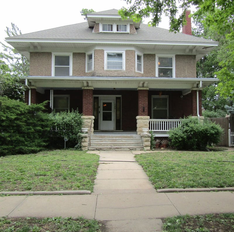 129 10th St, Salina, KS 67401