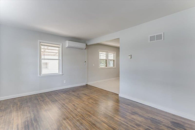 1313 E Harvey Ave, Wellington, KS 67152
