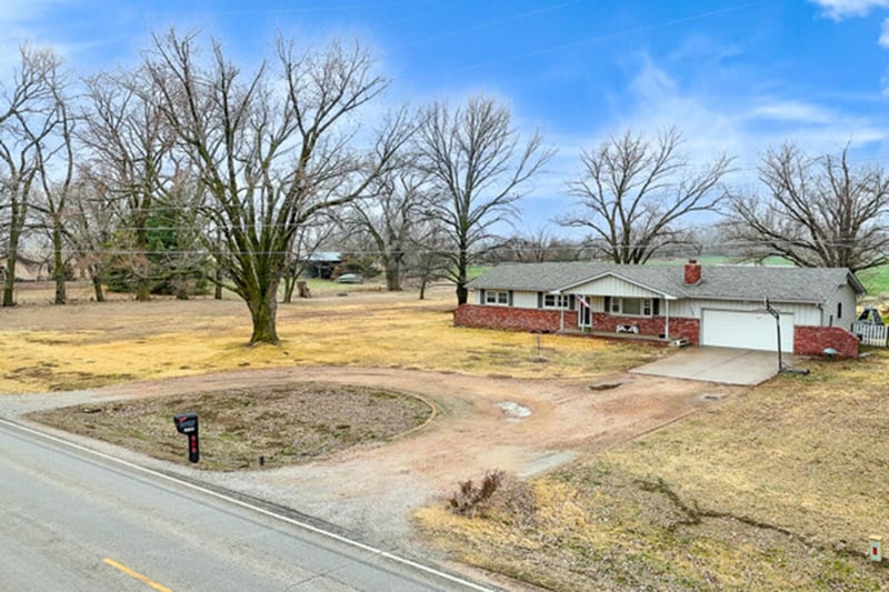 1155 Oliver Rd, Belle Plaine, KS 67013