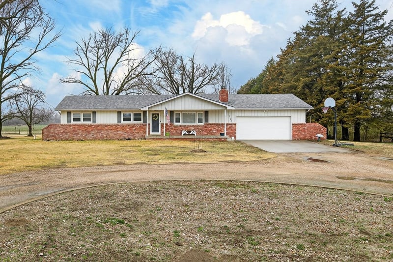 1155 Oliver Rd, Belle Plaine, KS 67013