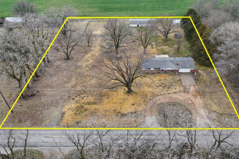 1155 Oliver Rd, Belle Plaine, KS 67013