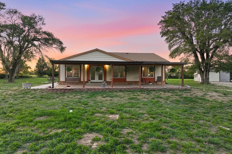 15076 SW 230th St, Douglass, KS 67039