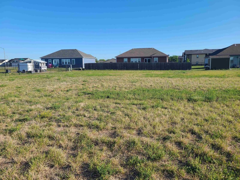 1407 Curtiss Dr, Mcpherson, KS 67460