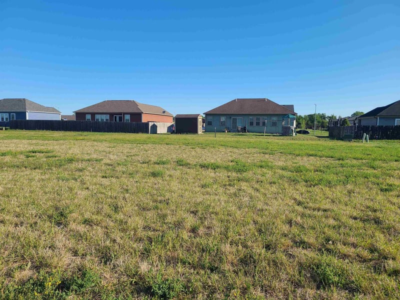 1413 Curtiss Dr, Mcpherson, KS 67460