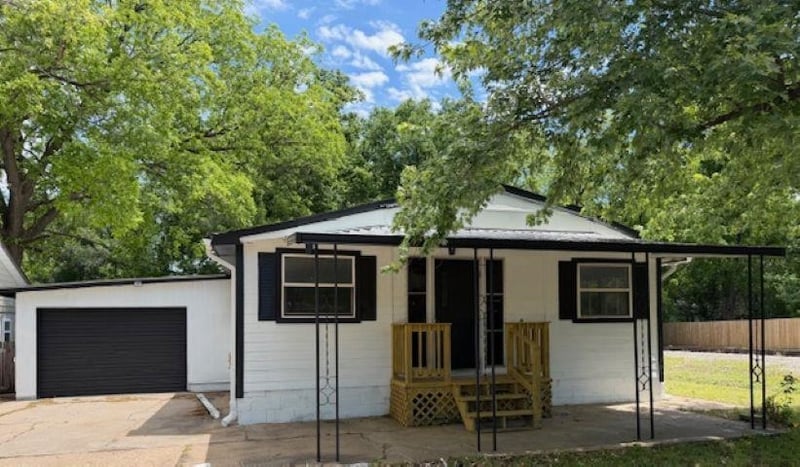 1520 Frankfort , Winfield, KS 67156