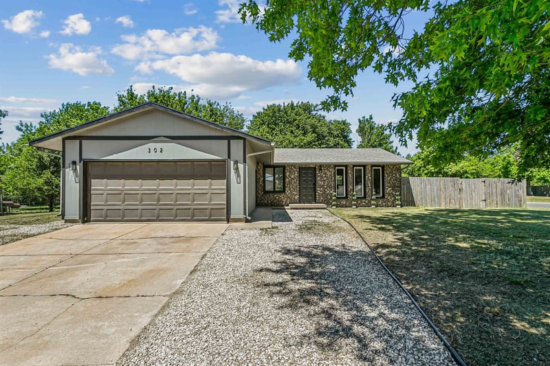 302 W Cherokee Dr, Kechi, KS 67067