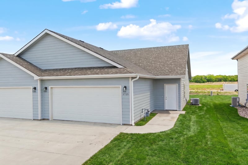 2725 Amelia Ln, Salina, KS 67401