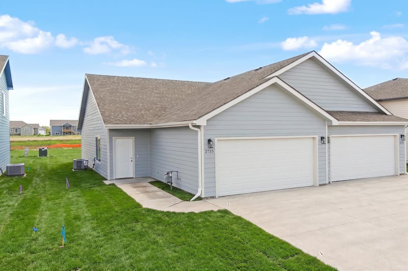 2723 Amelia Ln, Salina, KS 67401