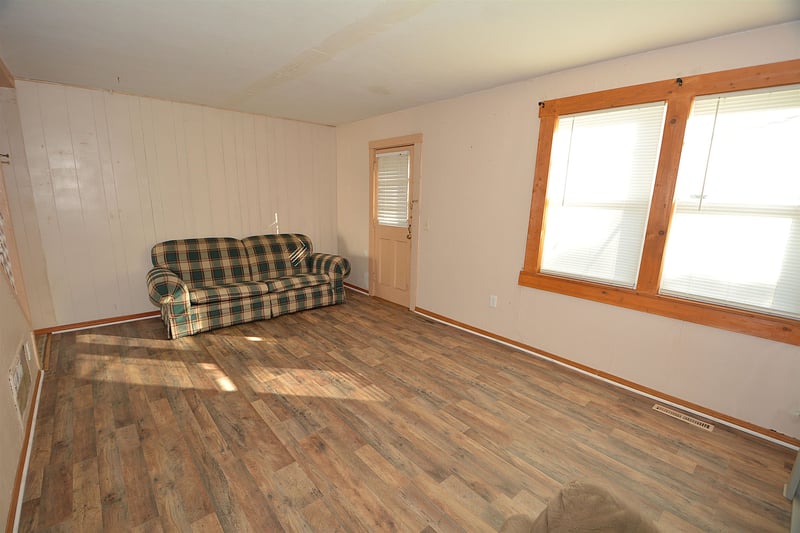 1444 S Pershing Ave, Wichita, KS 67218