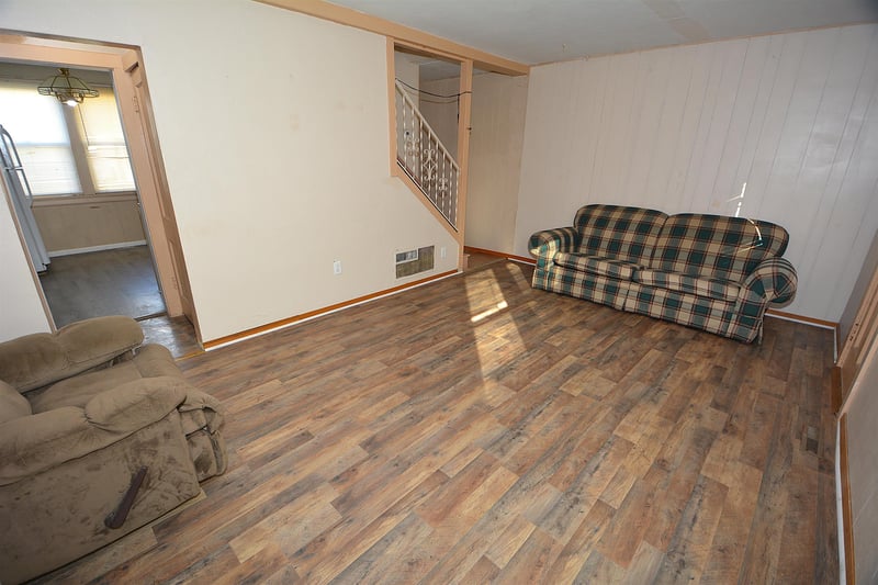 1444 S Pershing Ave, Wichita, KS 67218