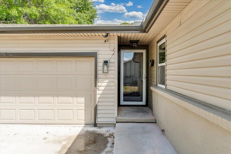 928 Dalton Dr, Wichita, KS 67207