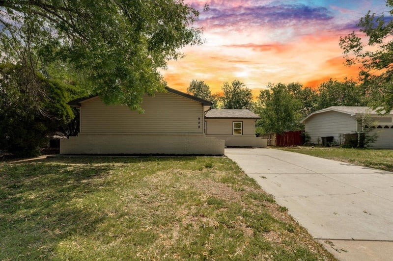 928 Dalton Dr, Wichita, KS 67207