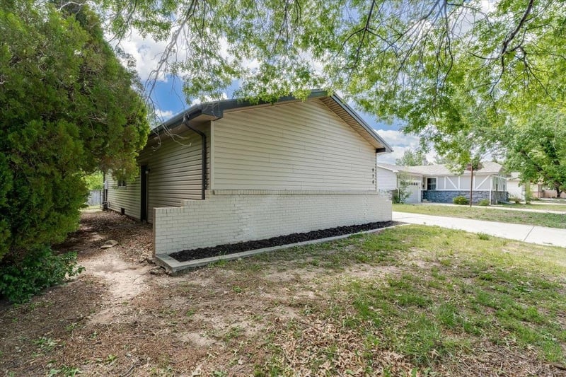 928 Dalton Dr, Wichita, KS 67207