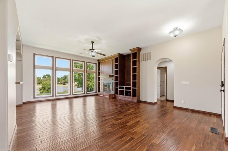 906 E Clear Creek St, Clearwater, KS 67026