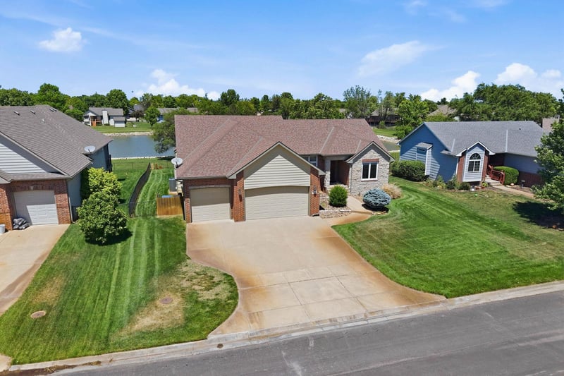 906 E Clear Creek St, Clearwater, KS 67026