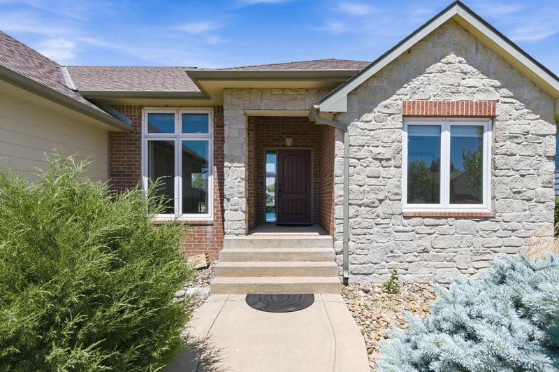 906 E Clear Creek St, Clearwater, KS 67026