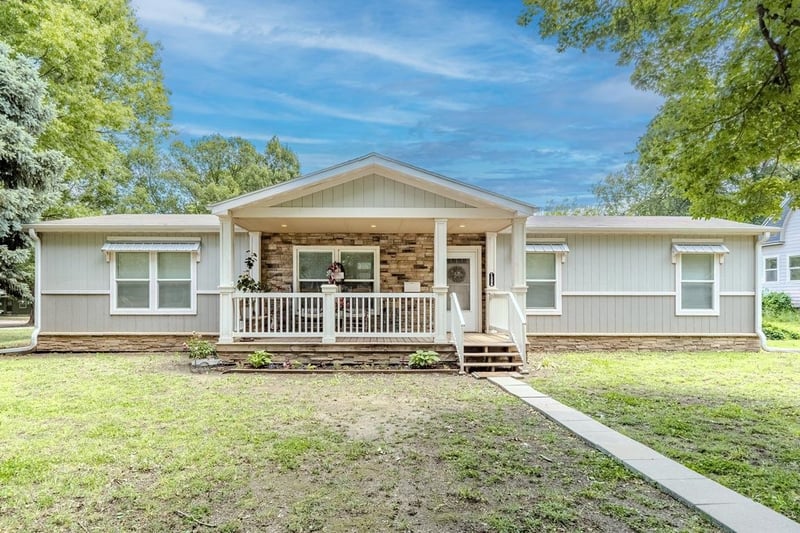 1306 Loomis St, Winfield, KS 67156