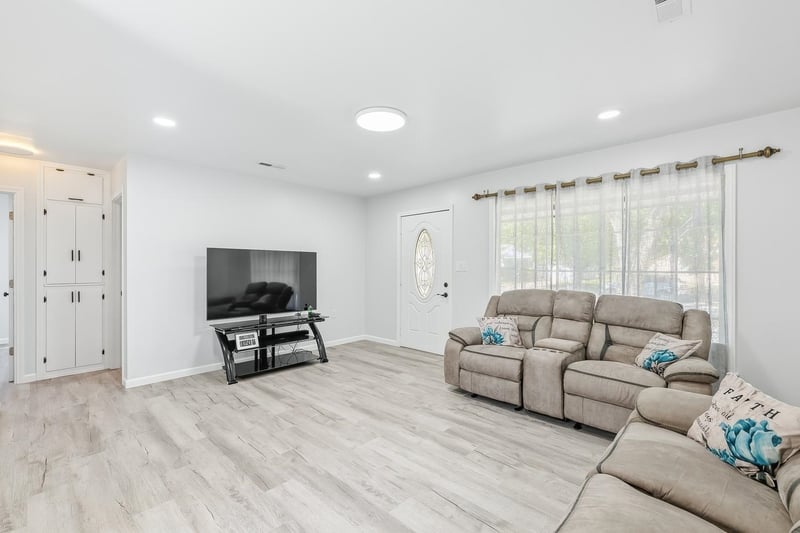 2038 Poplar St, Wichita, KS 67211