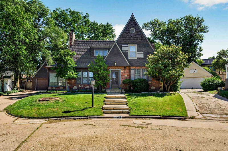 3925 Pine Knot Ct, Wichita, KS 67208