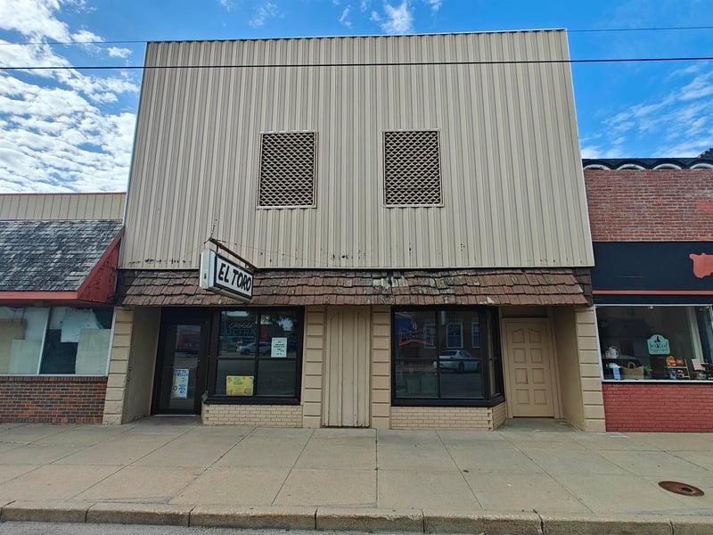 121 W 5th St, Newton, KS 67114