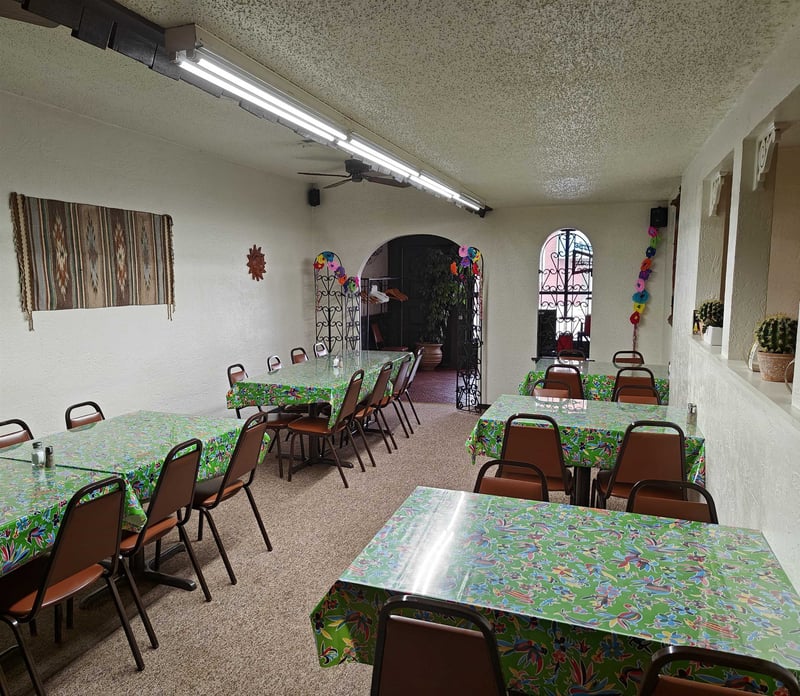 121 W 5th St, Newton, KS 67114
