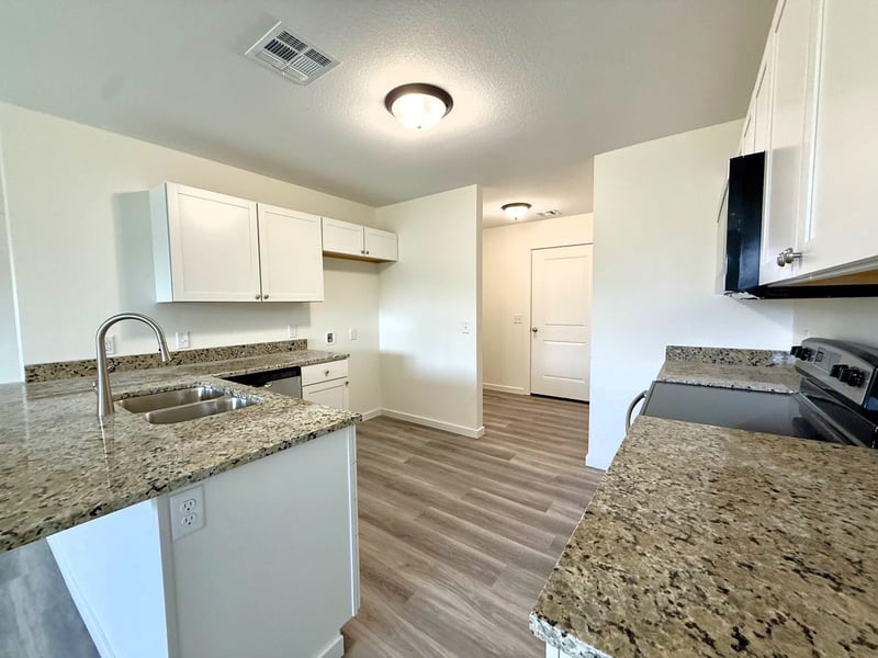 1228 Fountain Dr, Salina, KS 67401