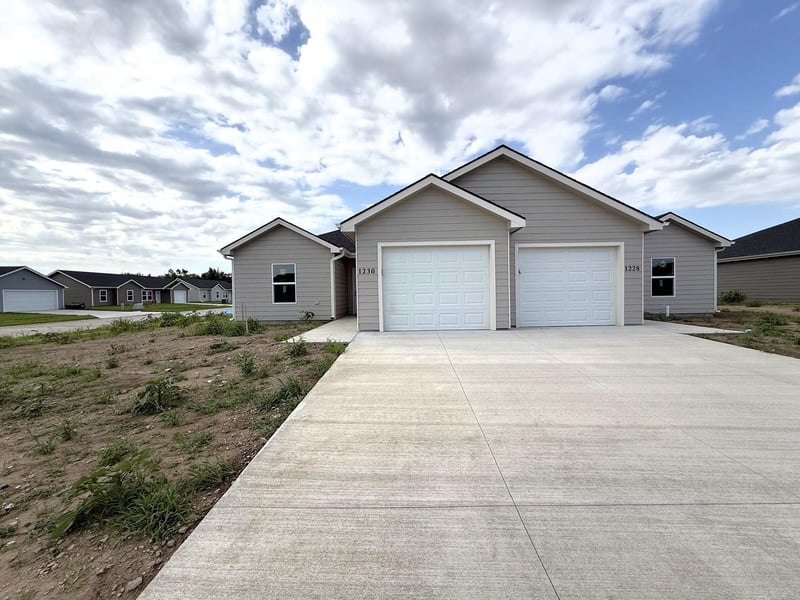 1228 Fountain Dr, Salina, KS 67401