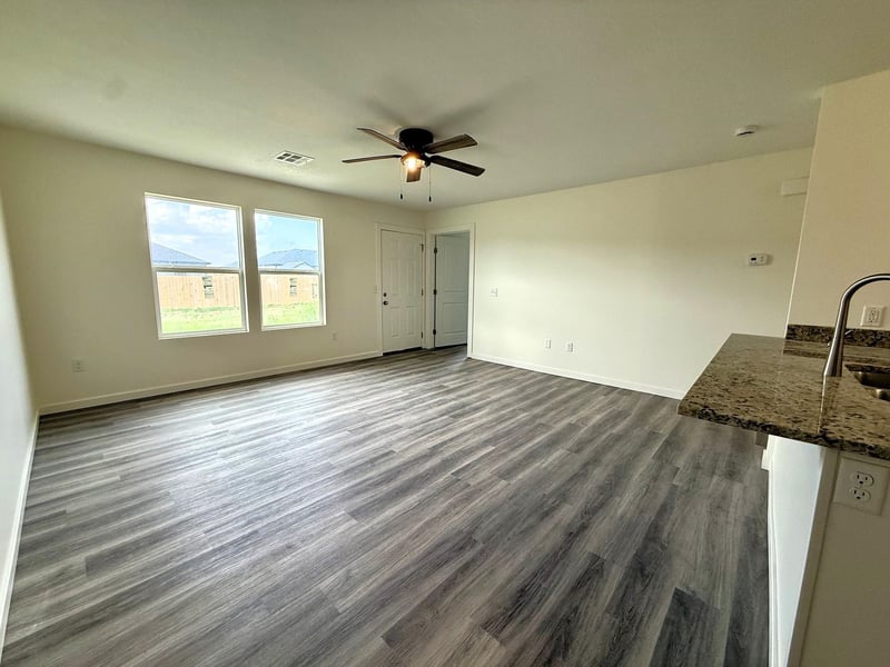 1228 Fountain Dr, Salina, KS 67401