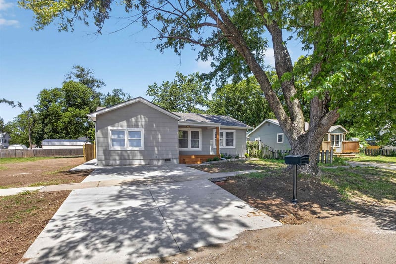 428 E Bridge St, Mulvane, KS 67110