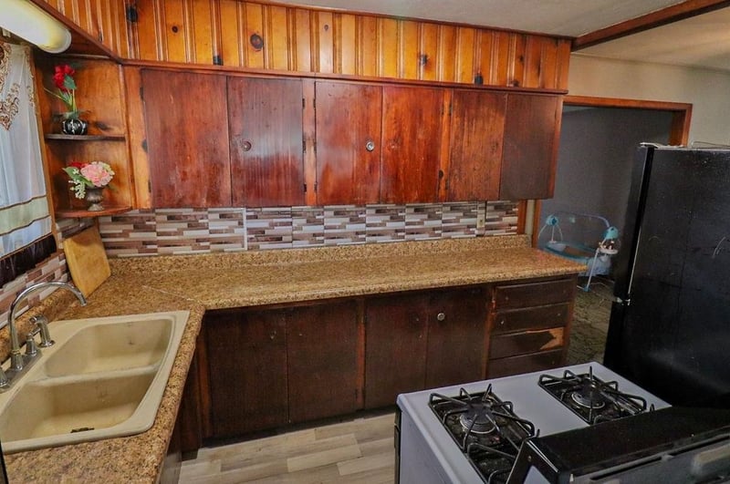 4704 Water St, Wichita, KS 67217