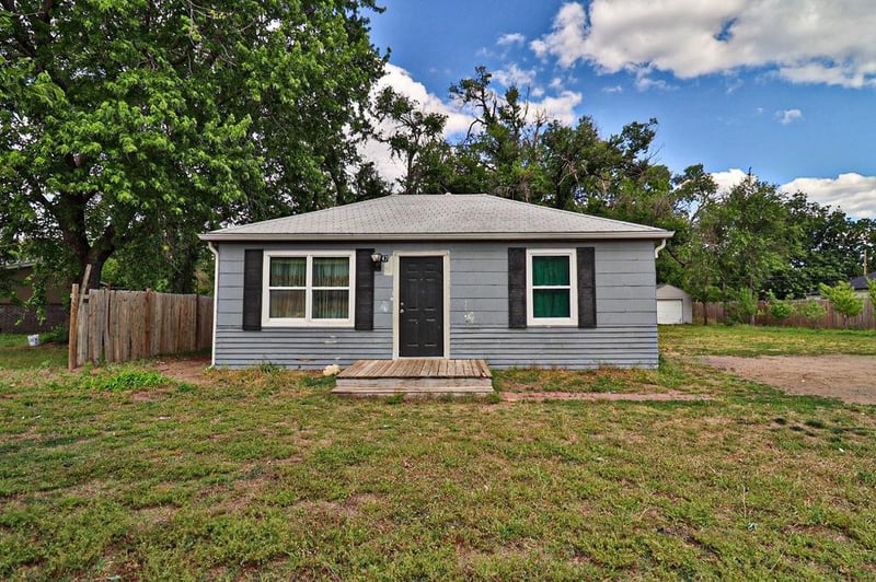 4704 Water St, Wichita, KS 67217