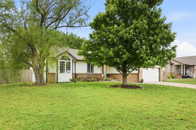 119 N Devinshire, Bentley, KS 67016