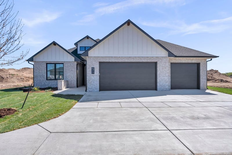 8317 Waterway Ct, Maize, KS 67101