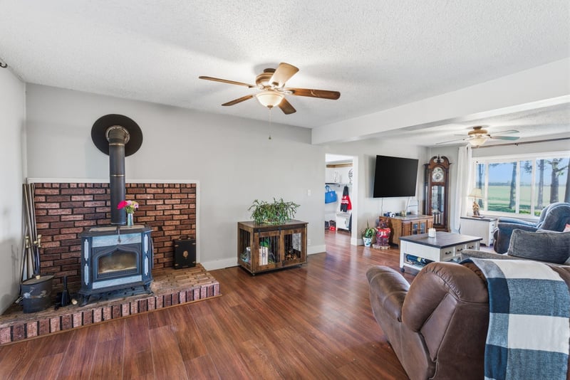 1625 E 60th Ave N, Belle Plaine, KS 67013