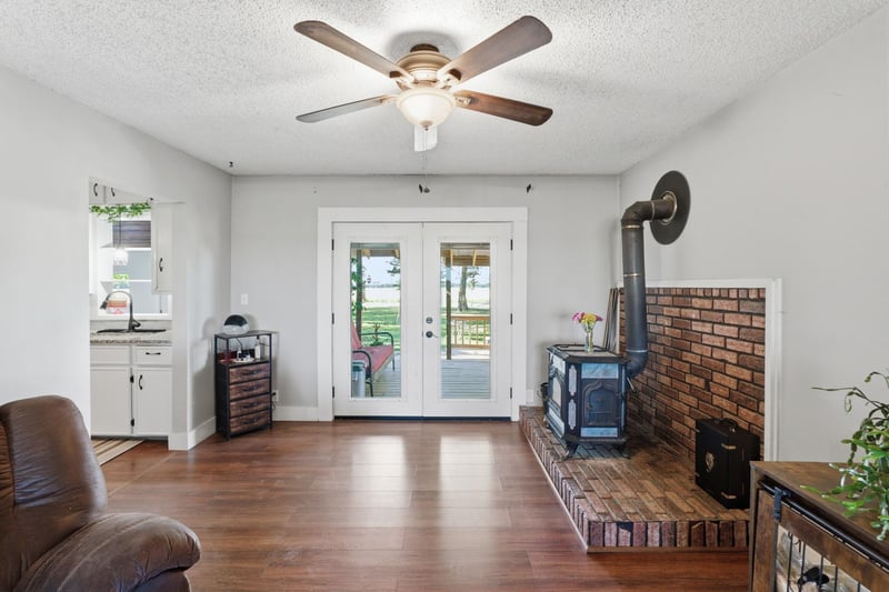 1625 E 60th Ave N, Belle Plaine, KS 67013